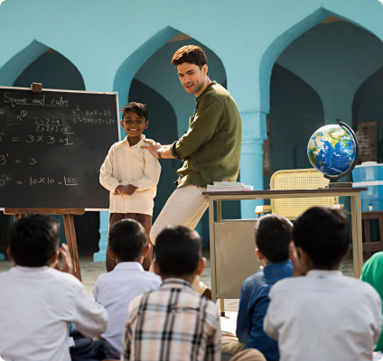 বিদ্যালয়ের সামনের দৃশ্য